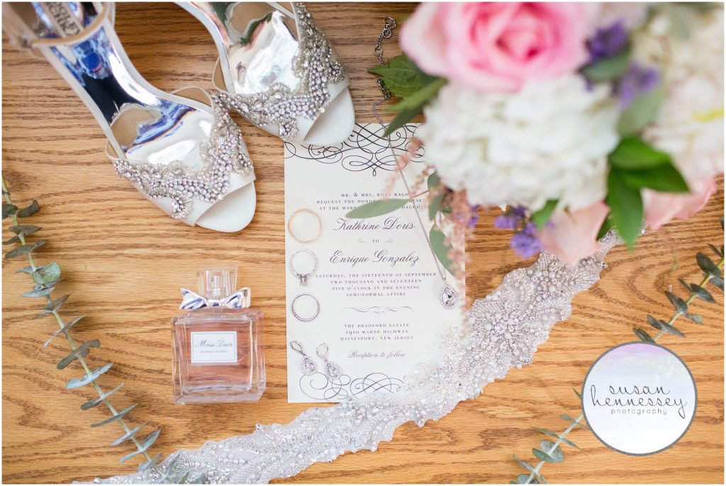 Bridal details on the wedding day - Photography by Susan Hennessey Photography