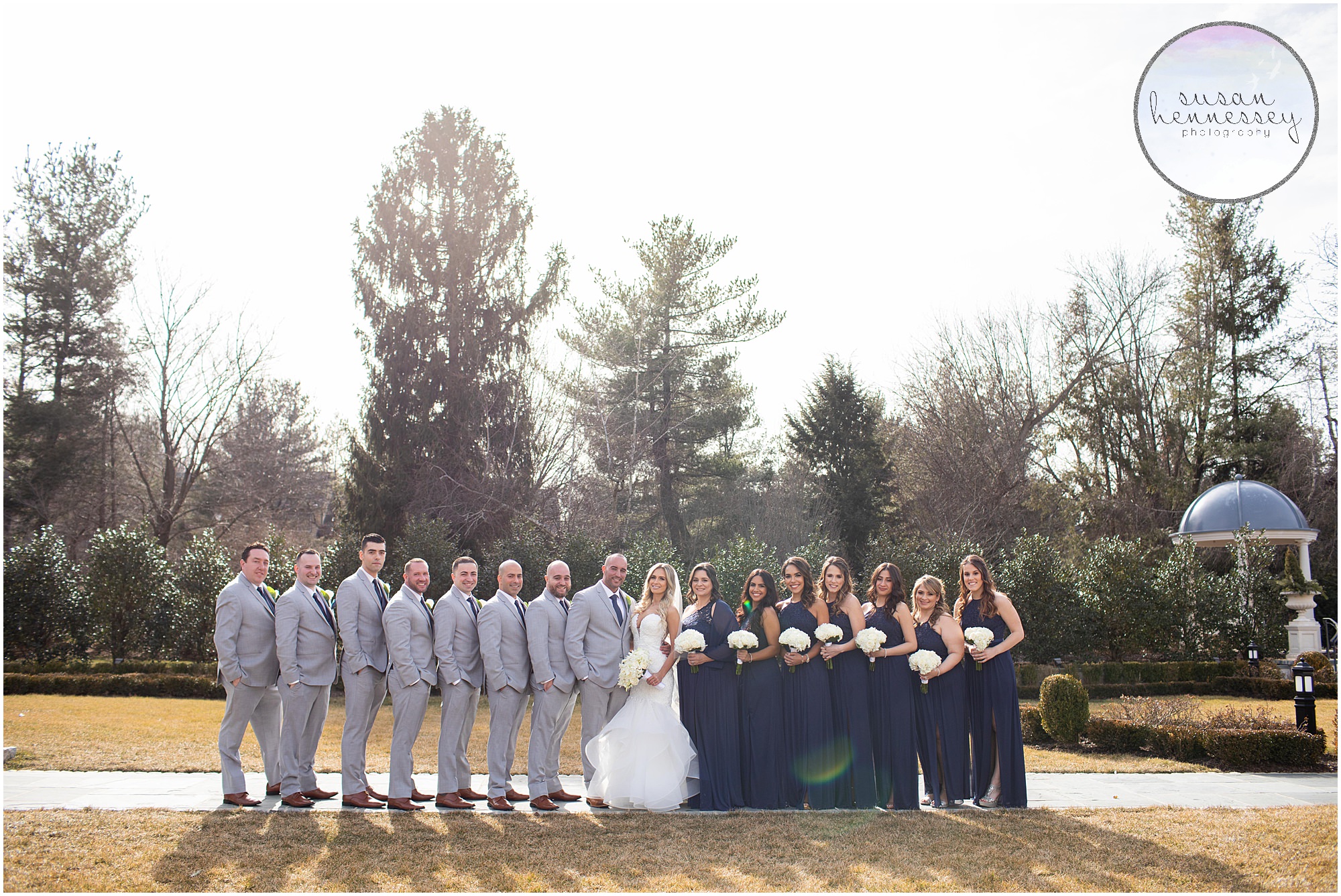 bridal party photo with groomsmen and bridesmaids 