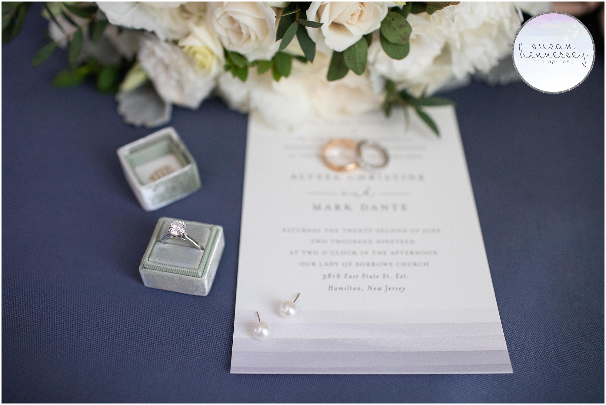 A gray, blue and white color scheme for summer wedding