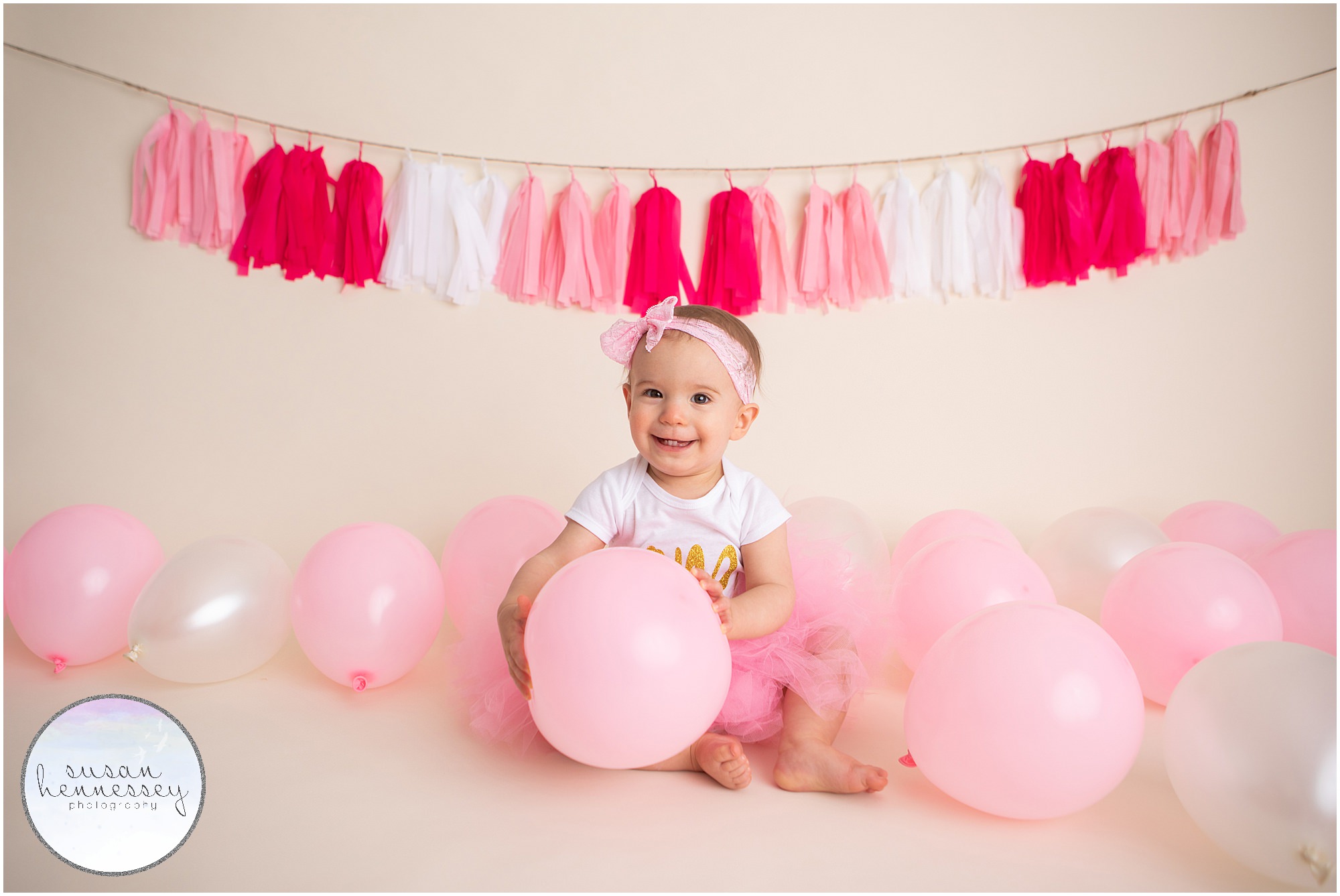 Norah had a pink and white cake smash photo session