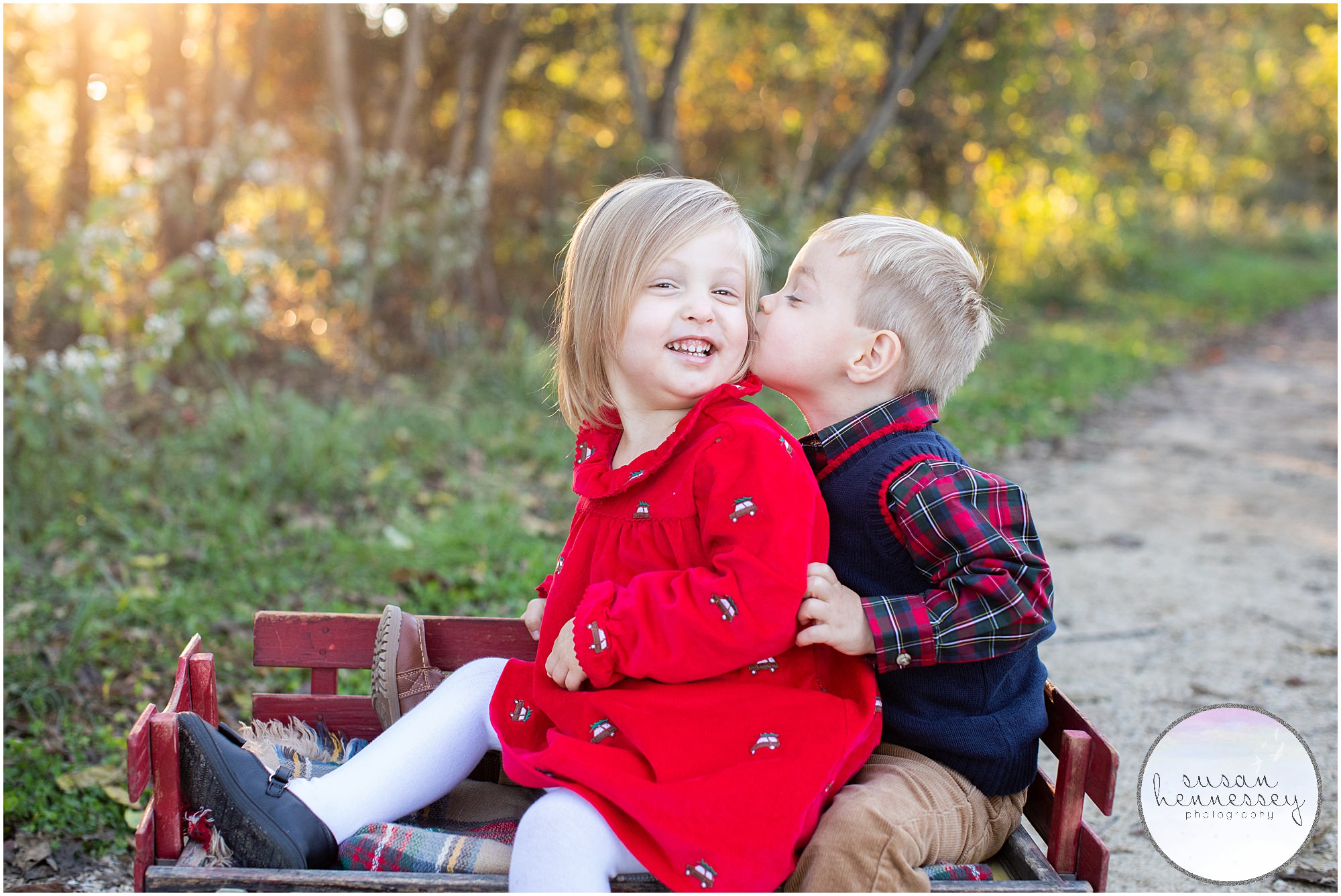 South Jersey holiday family photo session at Boundary Creek