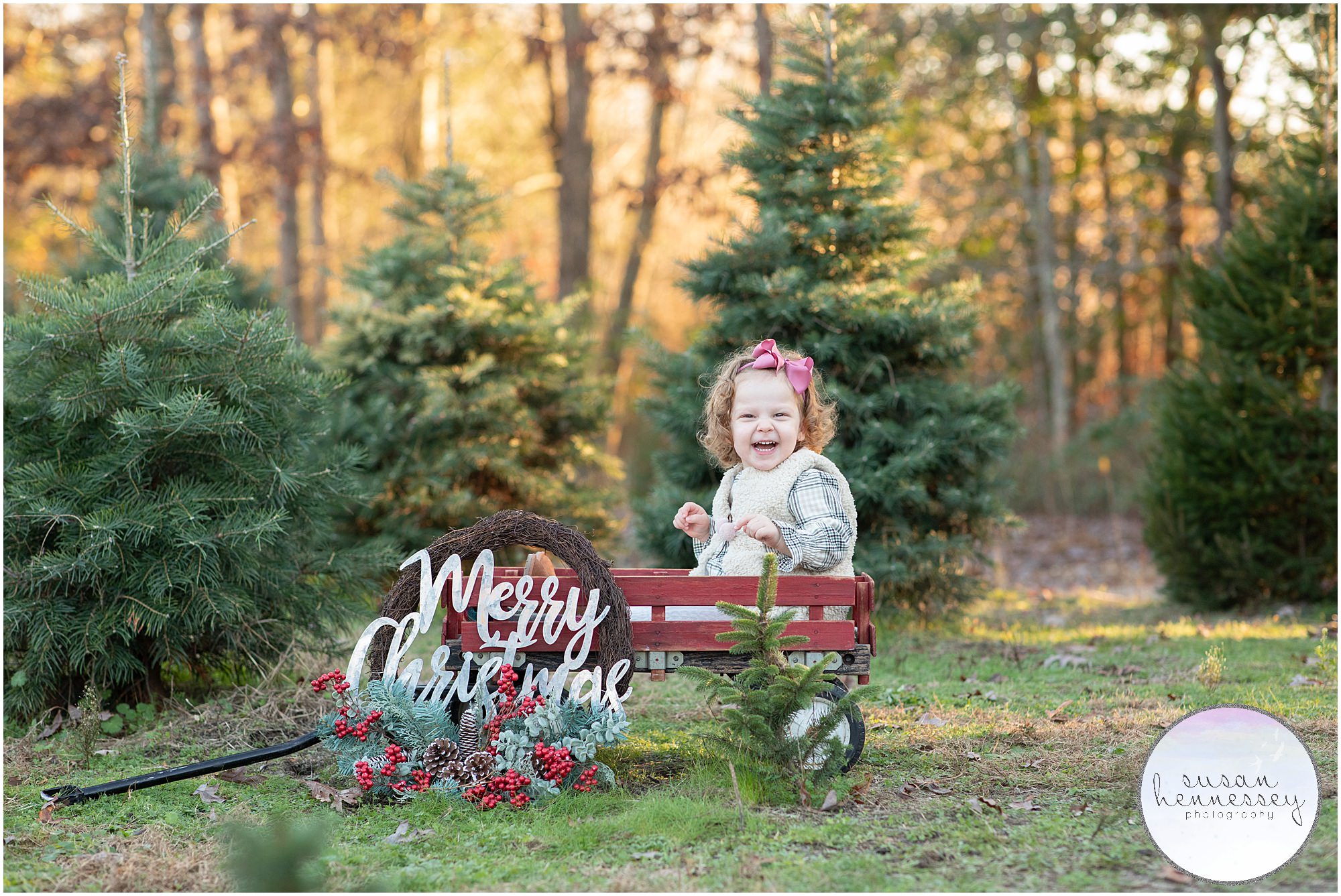 Susan Hennessey Photography, a photographer based in Moorestown photographs yearly South Jersey holiday family photo sessions at Christmas Tree Farms.