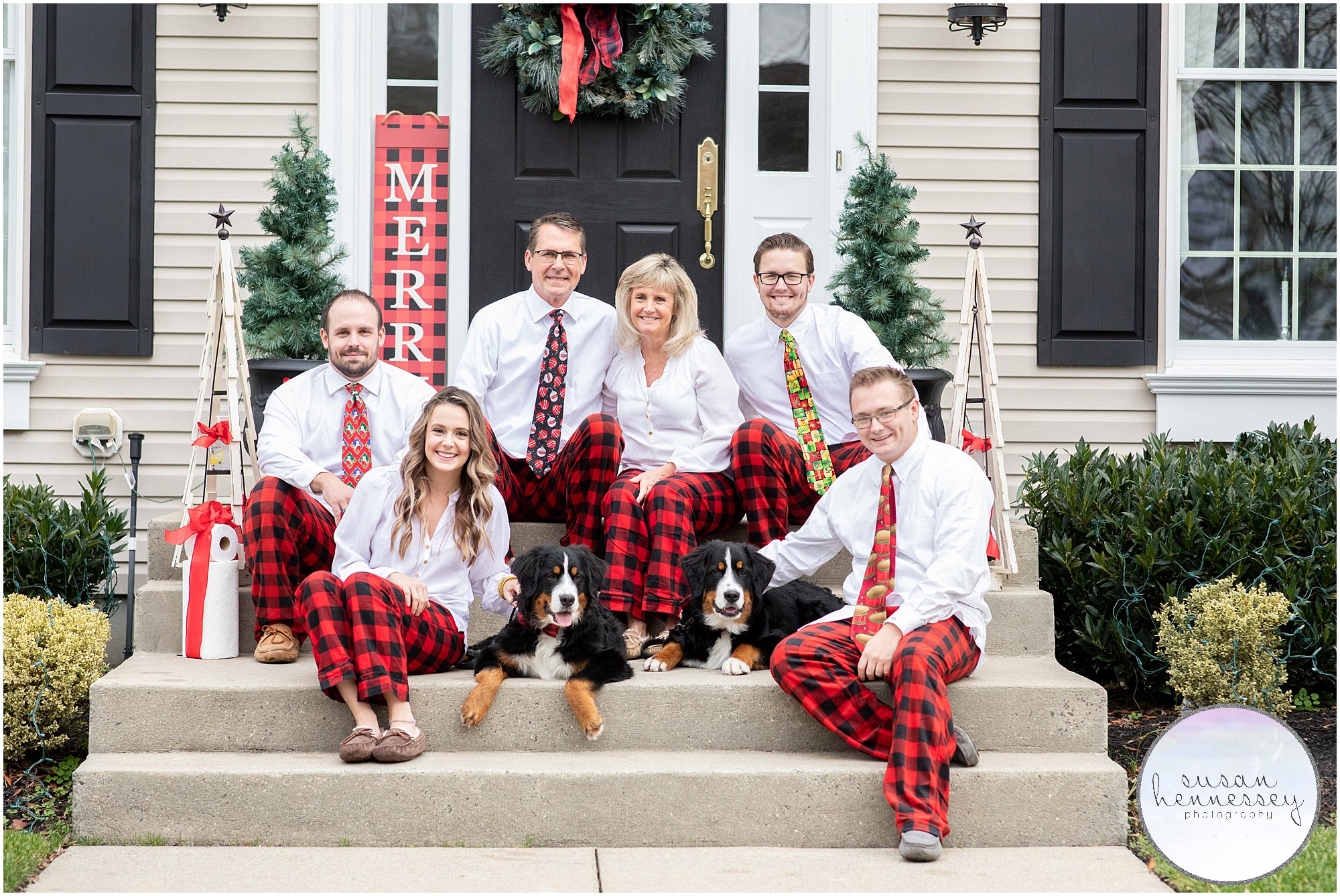 Susan Hennessey Photography, a photographer based in Moorestown, NJ photographs yearly South Jersey holiday family photo sessions throughout the Fall. 