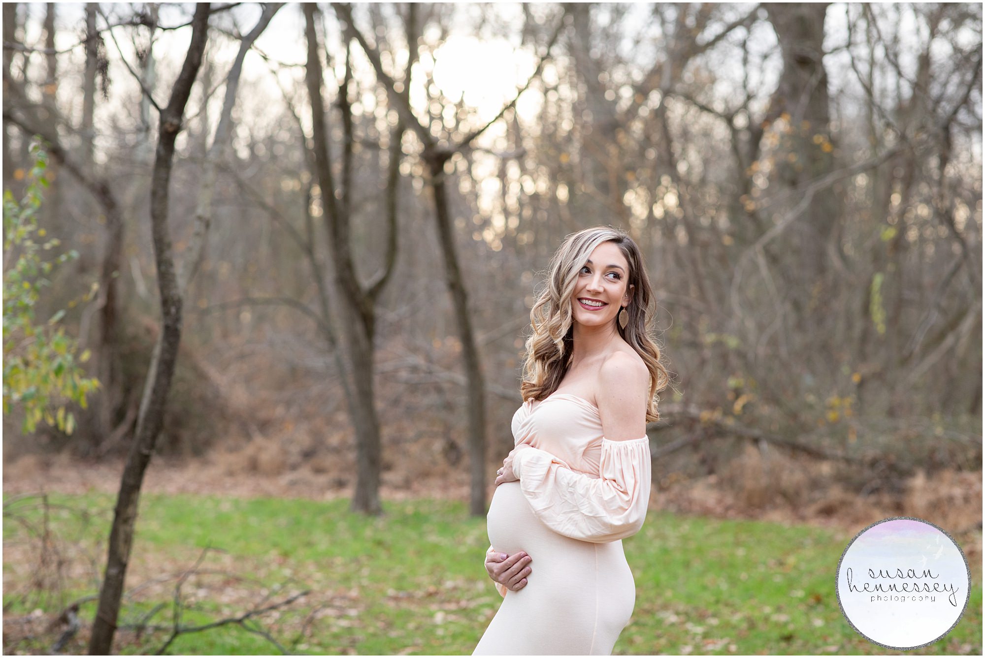 Susan Hennessey Photography is a South Jersey based photographer who offers a bump to baby collection for parents looking for a maternity and newborn session.
