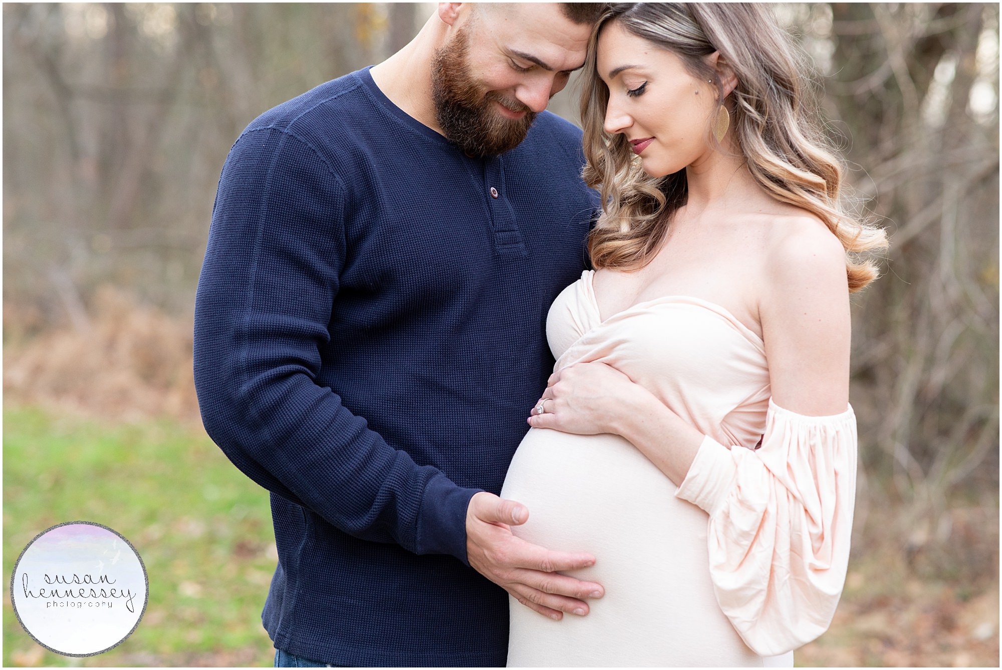 Susan Hennessey Photography is a South Jersey based photographer who offers a bump to baby collection for parents looking for a maternity and newborn session.