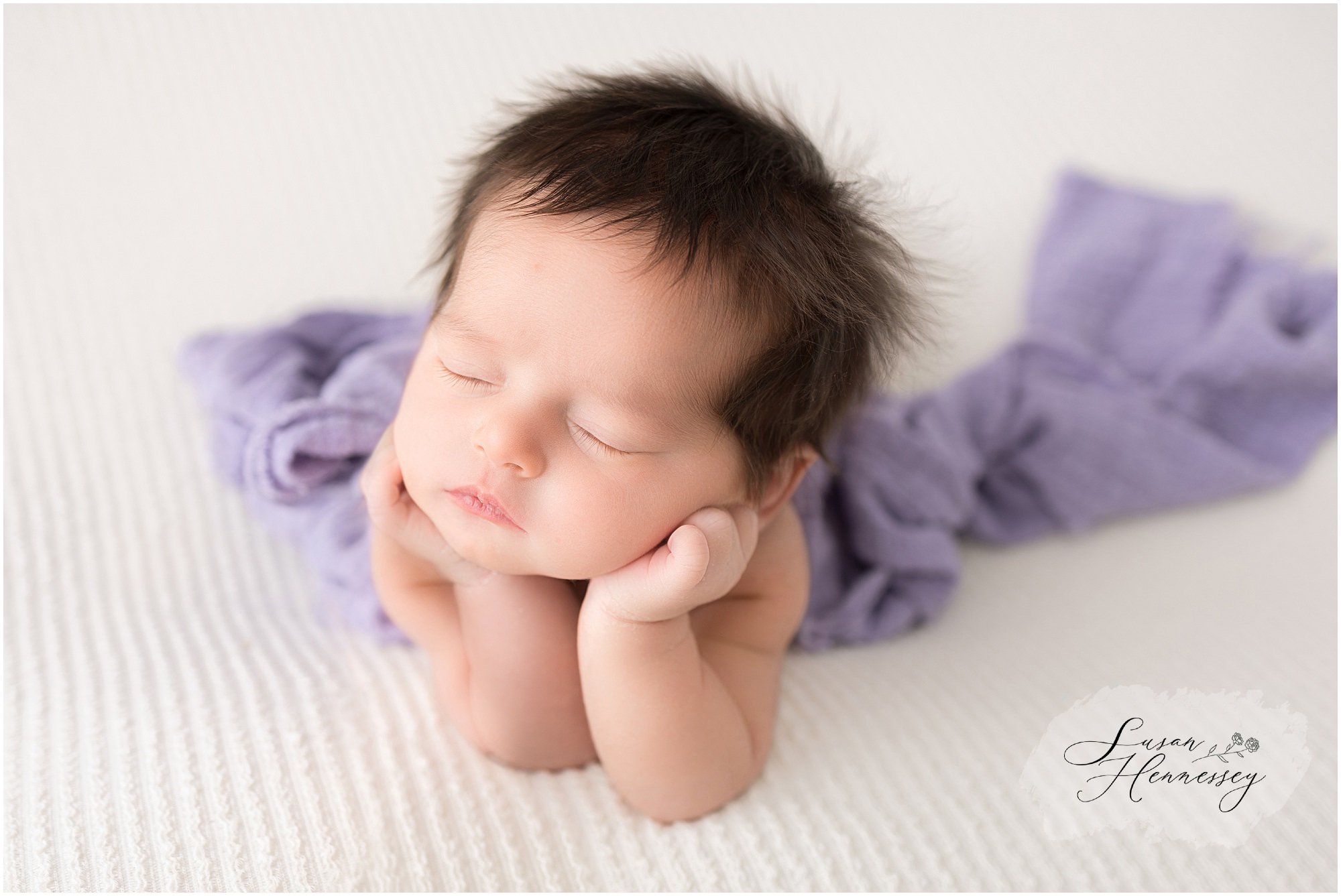 The froggy pose, newborn photography by Susan Hennessey Photography. 